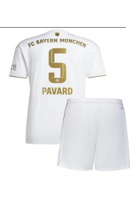 Fotbalové Dres Bayern Munich Benjamin Pavard #5 Dětské Venkovní Oblečení 2022-23 Krátký Rukáv (+ trenýrky)